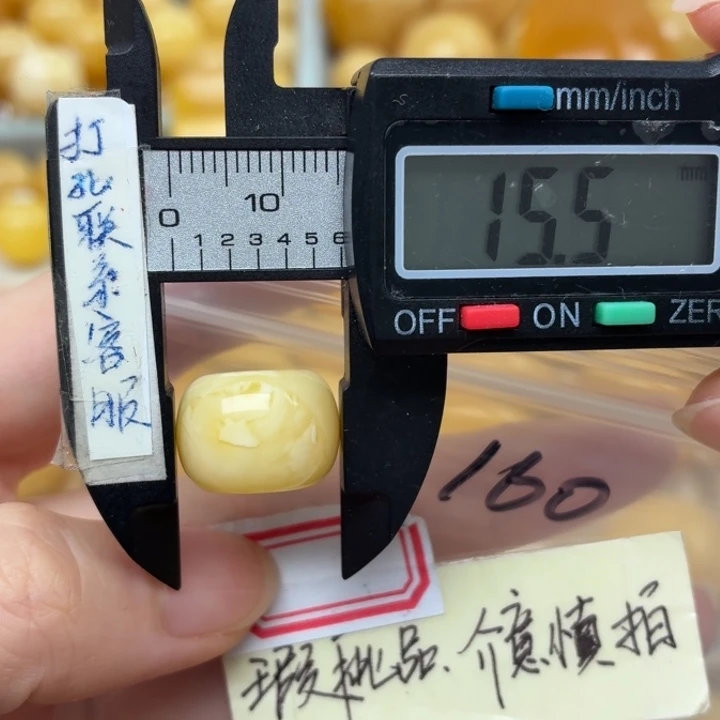 未镶嵌琥珀裸石微瑕