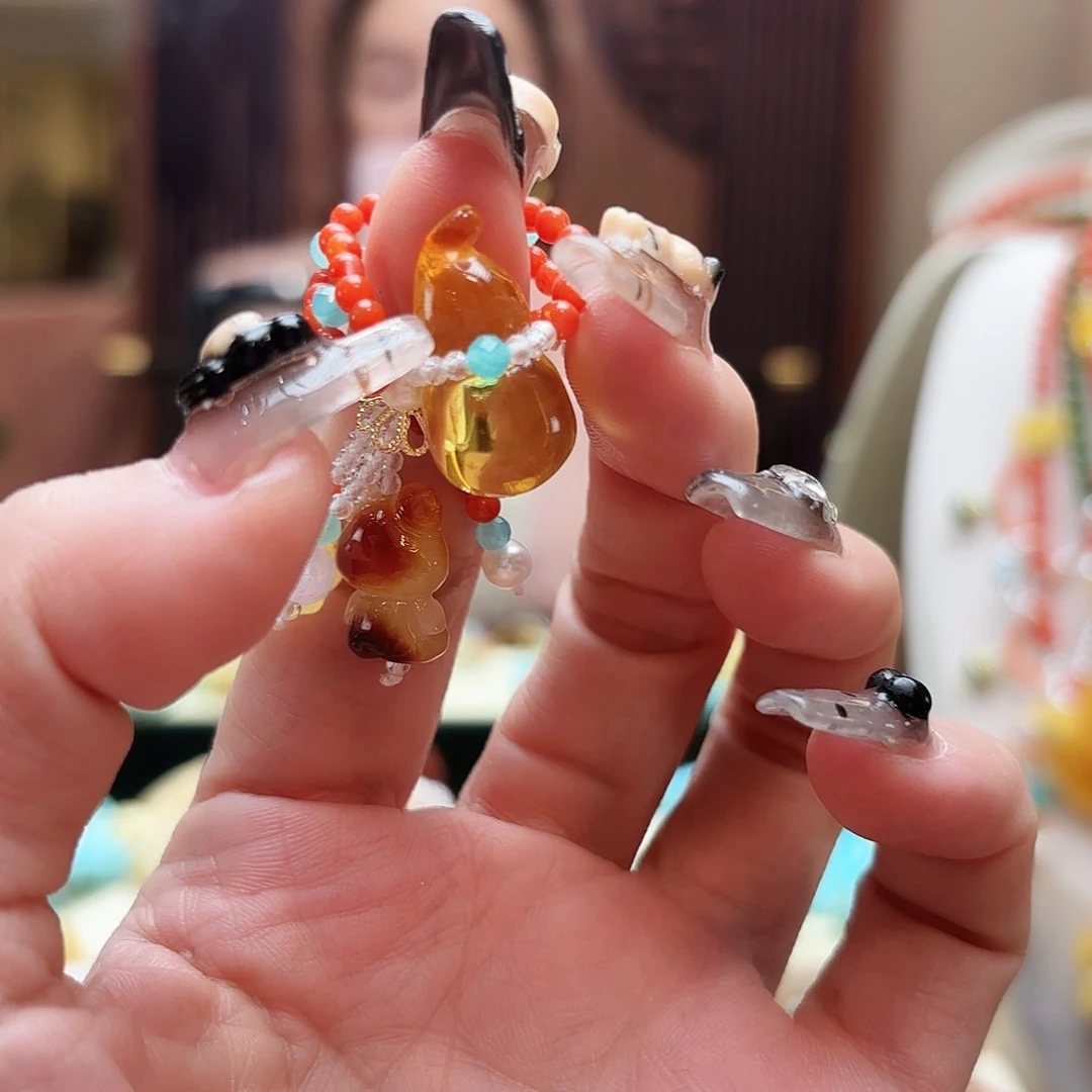 琥珀手镯未镶嵌琥珀
