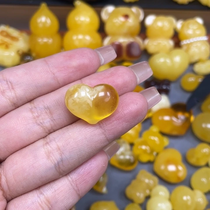 金***财琥珀未镶嵌珠宝奇石