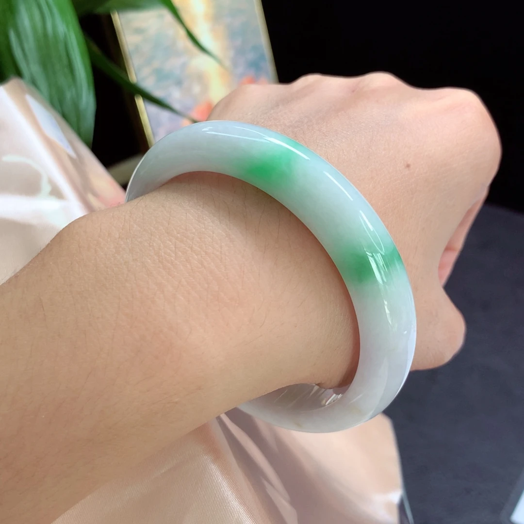 翡翠未镶嵌手镯白底青