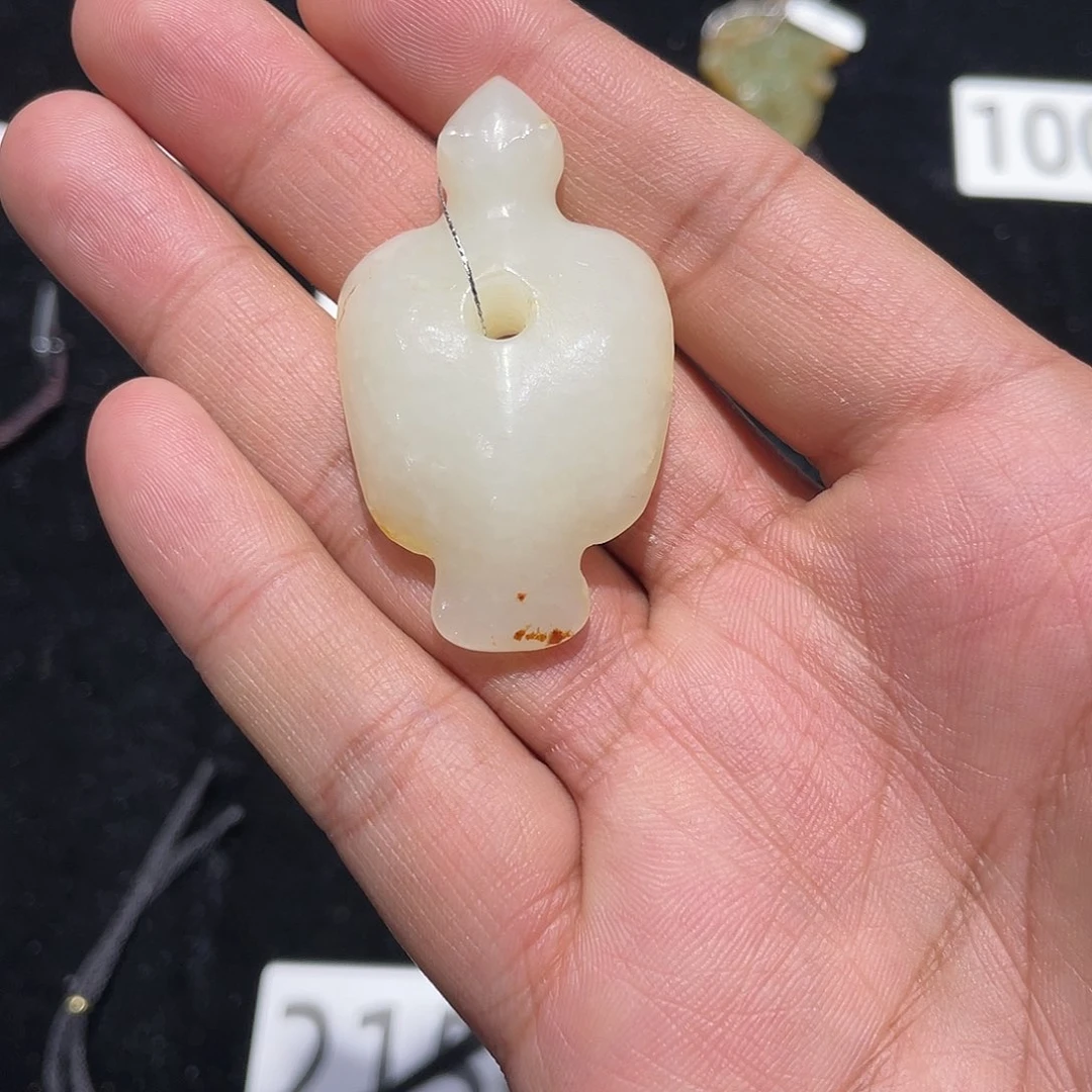 和田玉吊坠未镶嵌太****生