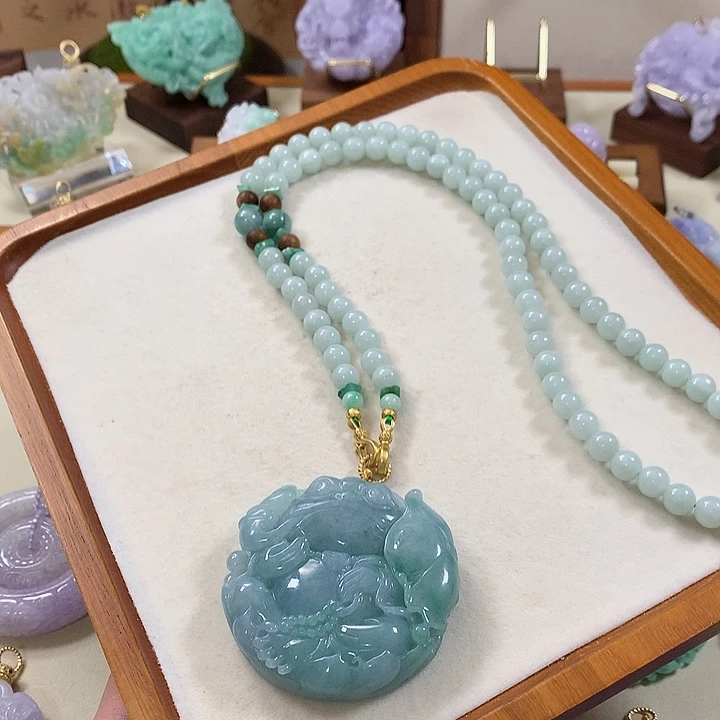 艾***蒂翡翠未镶嵌颈饰翡翠吊坠