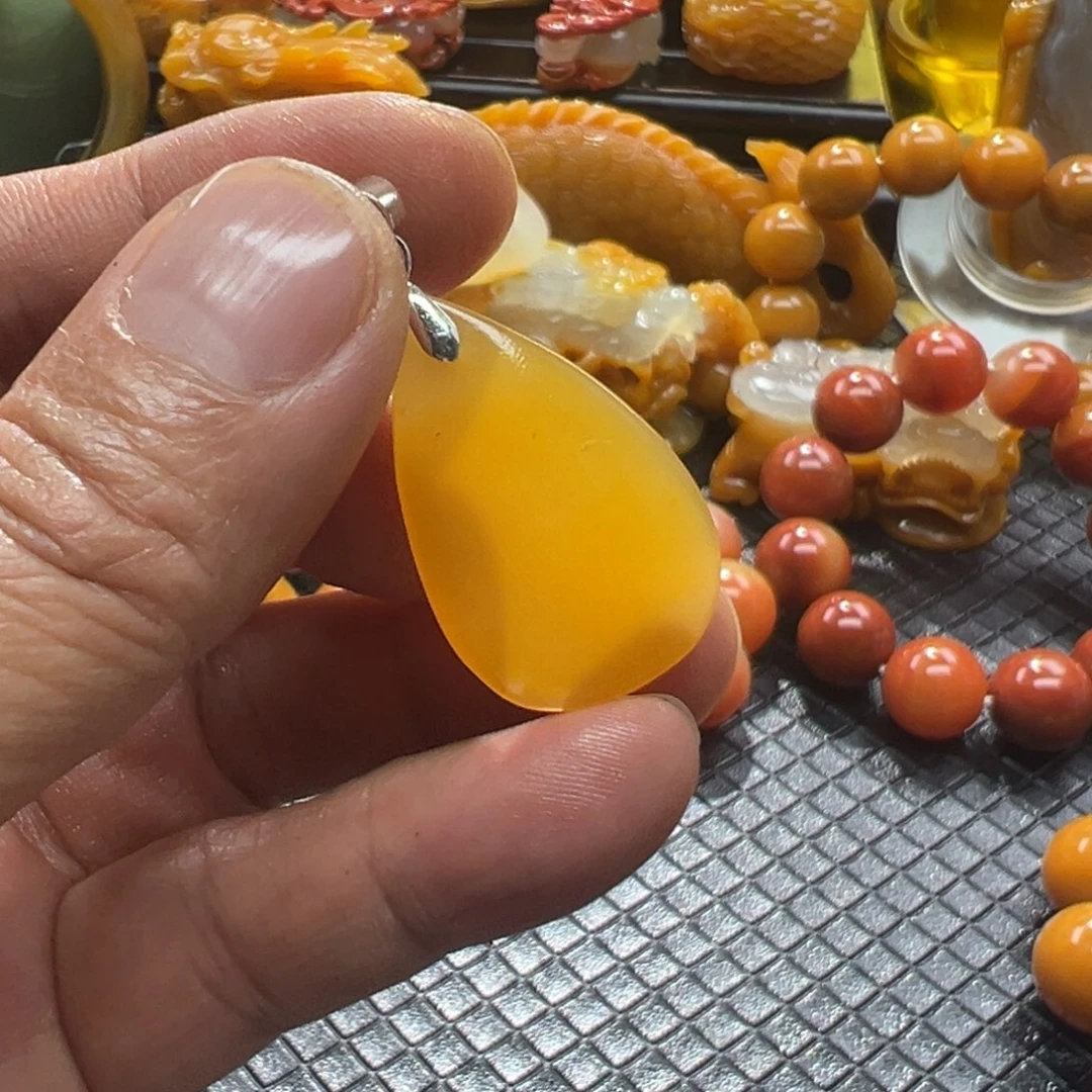 石英质玉未镶嵌颈饰