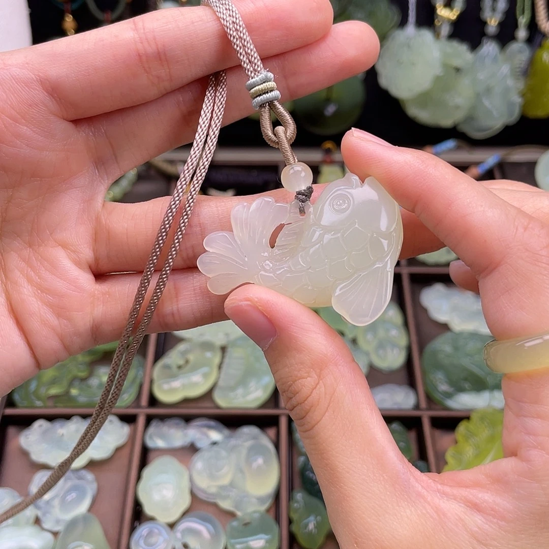 蛇纹石玉未镶嵌颈饰