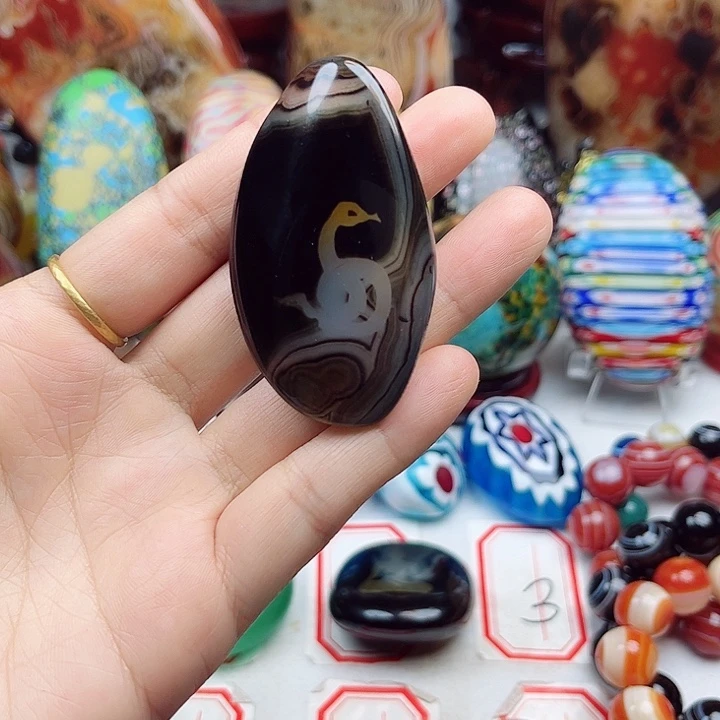 玛瑙/玉髓未镶嵌珠宝奇石