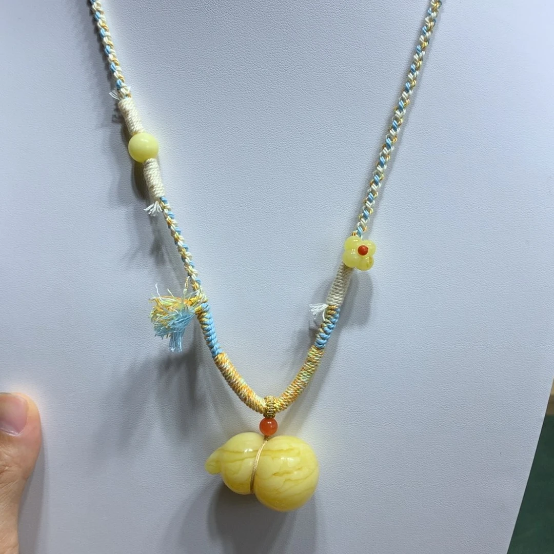 未镶嵌颈饰蜜蜡吊坠