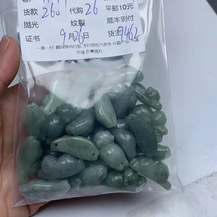 菲***饰翡翠未镶嵌颈饰翡翠