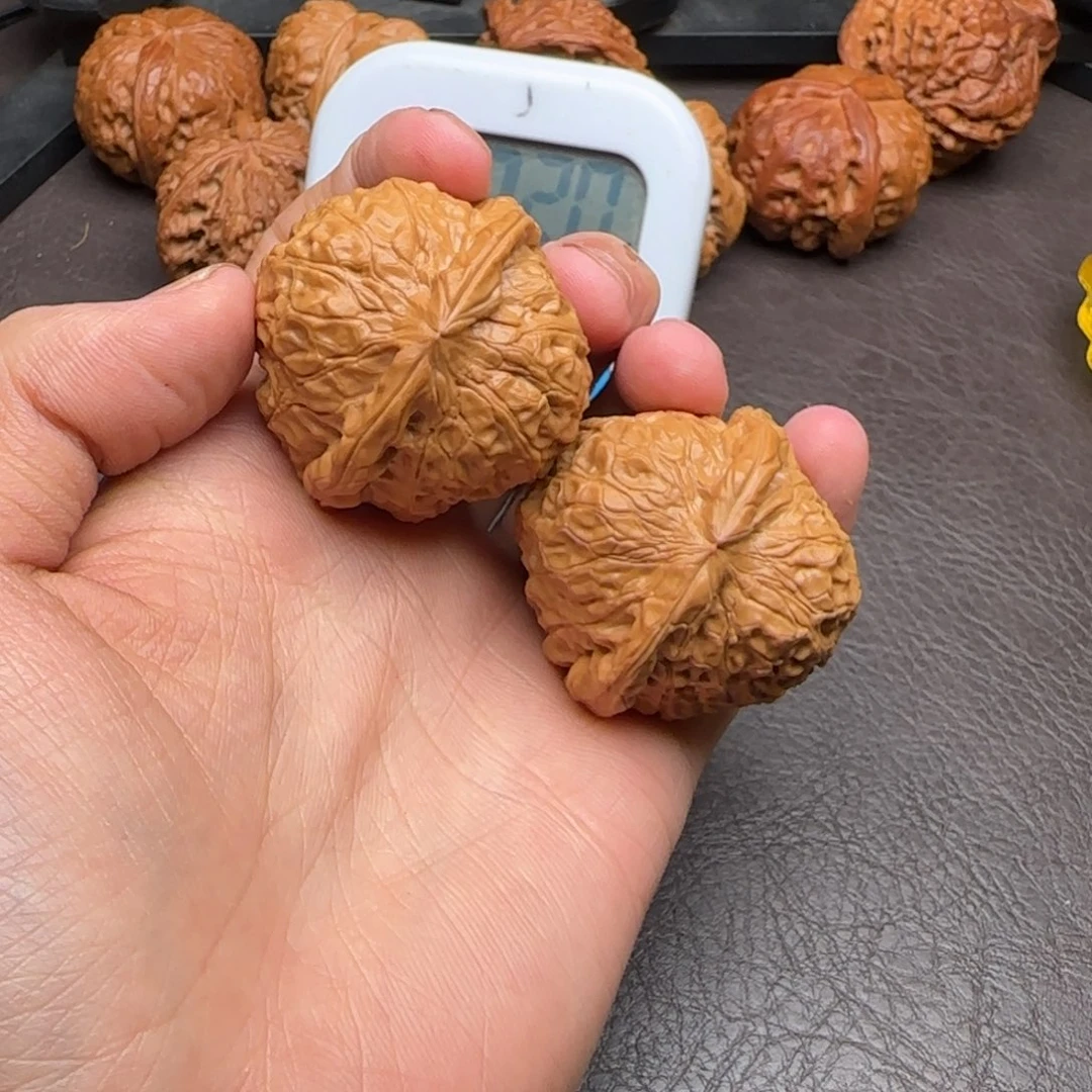 走***了文玩核桃吊坠南瓜