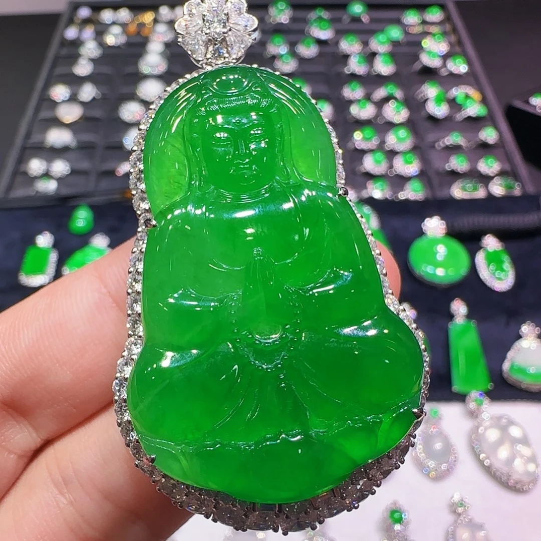 翡翠18K金镶嵌颈饰吊坠