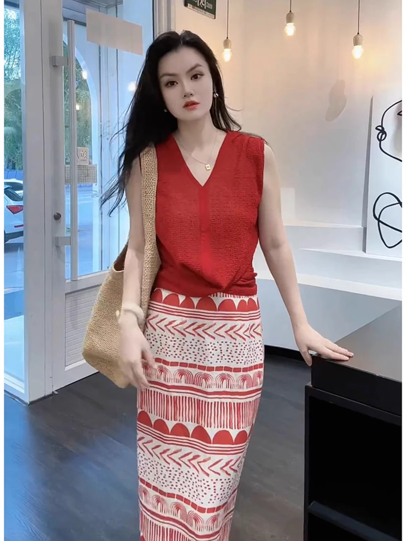 爆款夏季轻奢气质套装女穿搭轻熟民族风红色印花上衣半身裙两件套