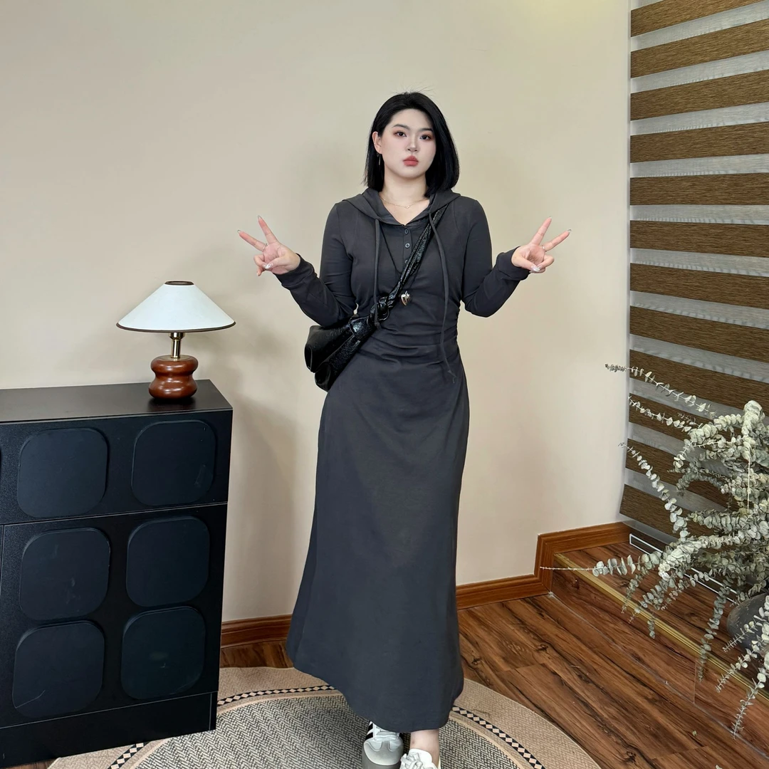 现货【乌托邦】赫本风秋冬季连帽显瘦高级感微胖大码连衣裙-S1092