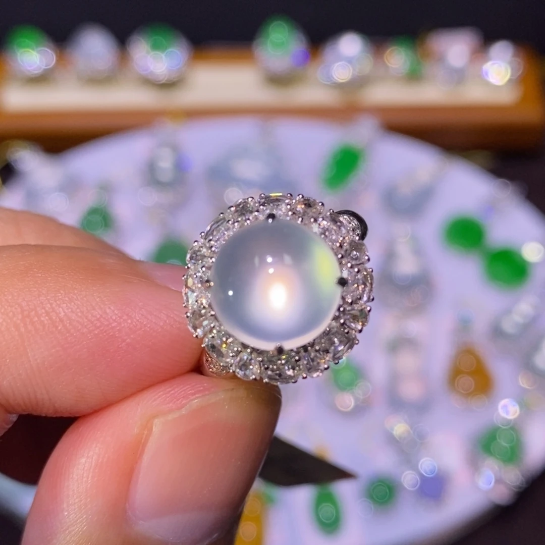 【闪购商品】颈饰18K金镶嵌翡翠