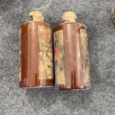 盘子瓶子手工手绘