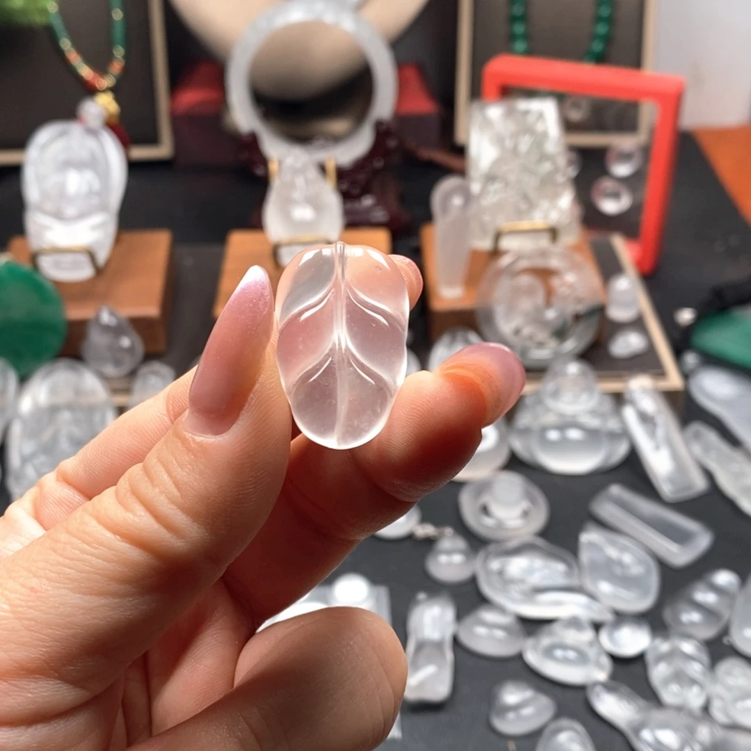 石英质玉未镶嵌颈饰