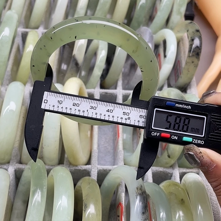 蛇纹石玉未镶嵌手镯184
