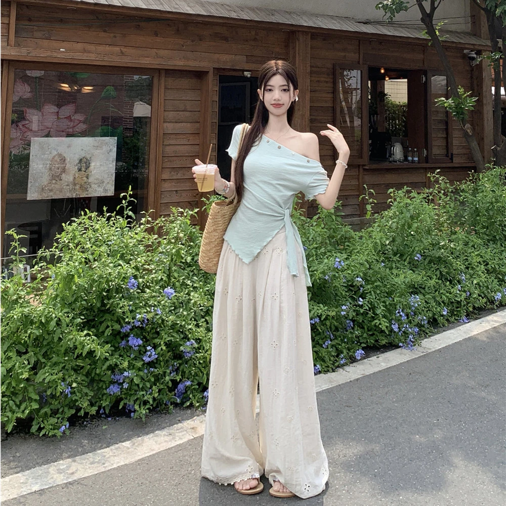 多巴胺穿搭设计感纯欲不规则斜露肩T恤上衣女阔腿裤长裤子两件套