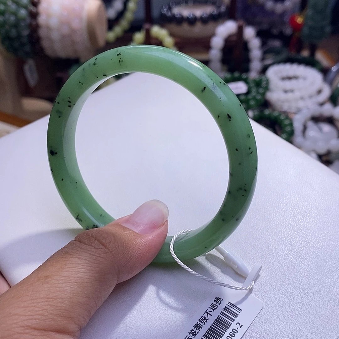 未镶嵌和田玉挂件最***子57.7乌兰海猕猴桃高冰老料手镯