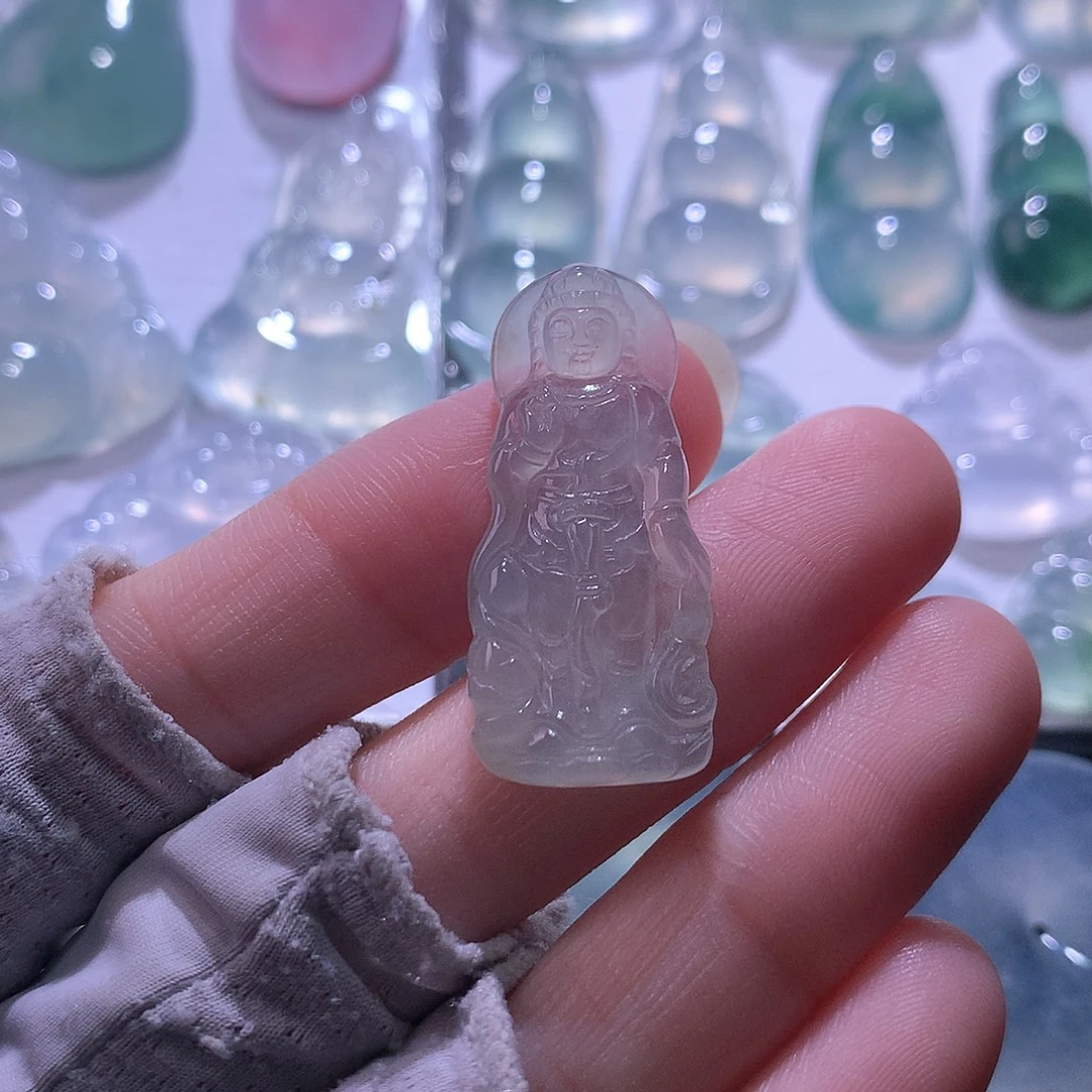 翡翠未镶嵌颈饰观音