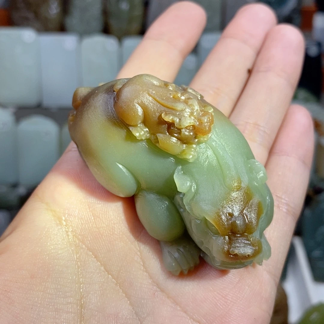 颈饰未镶嵌和田玉（糖玉）