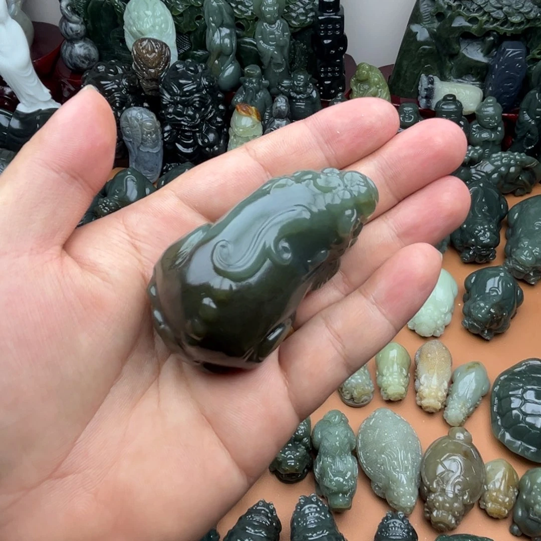 和田玉未镶嵌把件