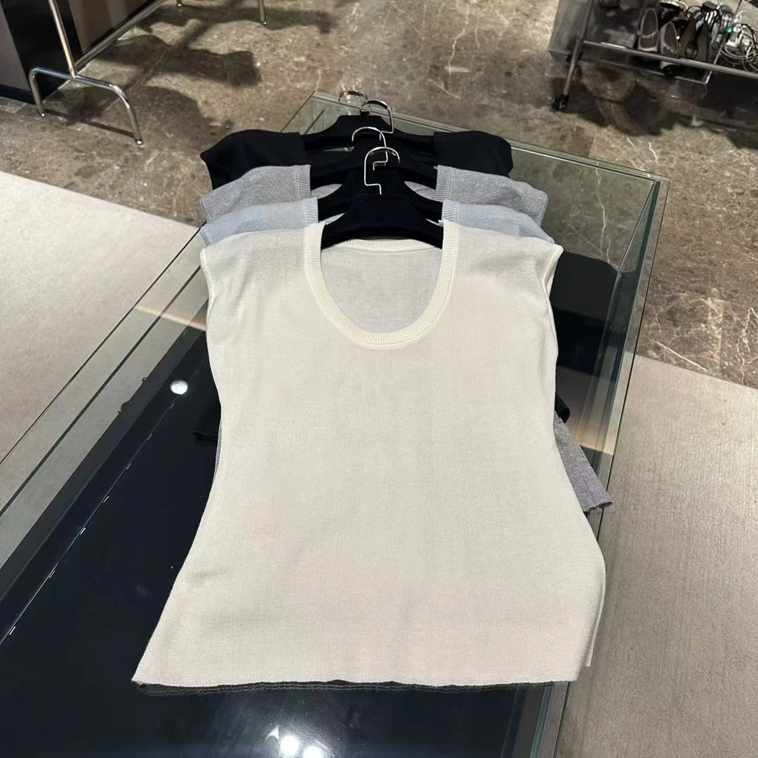 纯色U领软糯针织短袖