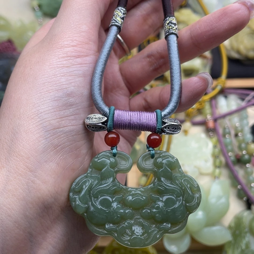 蛇纹石玉颈饰未镶嵌