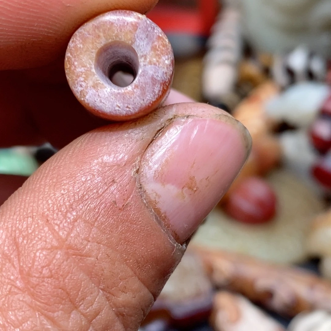 DIY琉璃珠子的颜色是蓝色的