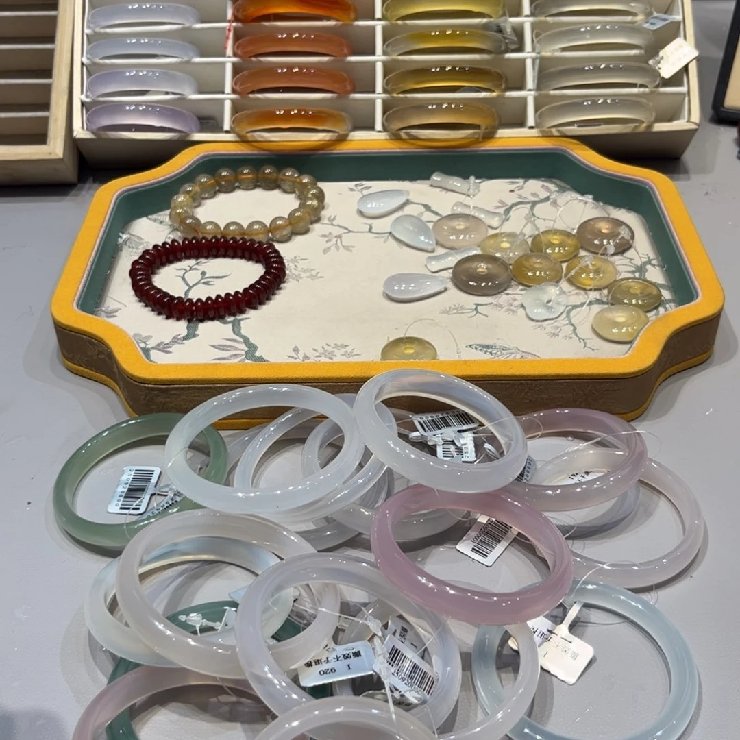 M***Z玛瑙/玉髓未镶嵌手镯