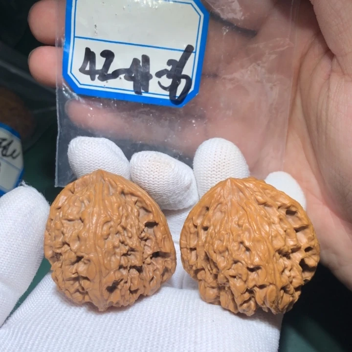 文玩核桃吊坠南疆手拨67