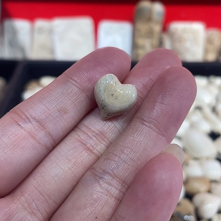 泥塑不打孔联系客服