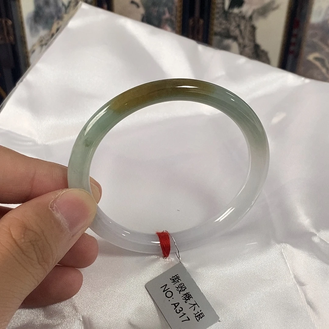 翡翠未镶嵌手镯（圆镯）