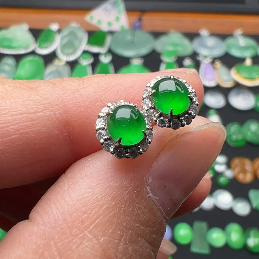 翡翠颈饰18K金镶嵌耳钉