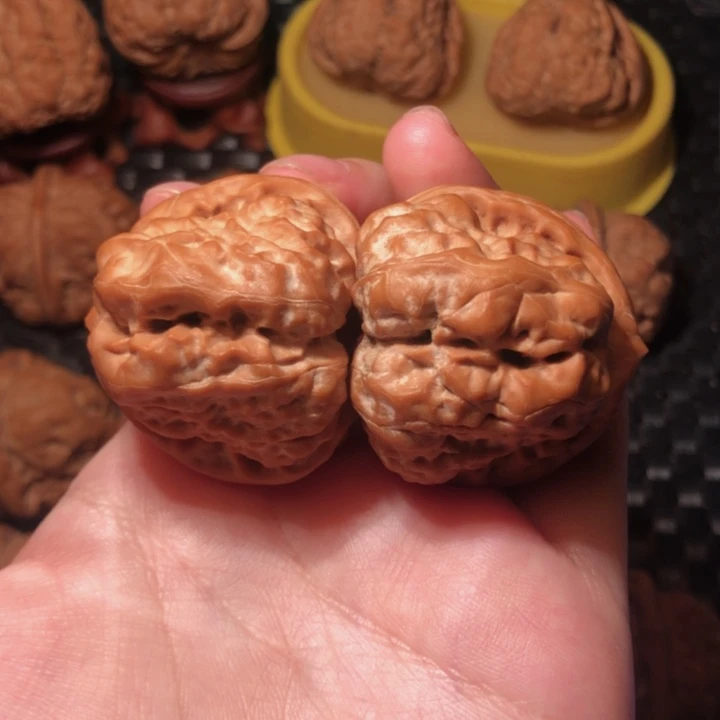 新***型文玩核桃把件蛤蟆