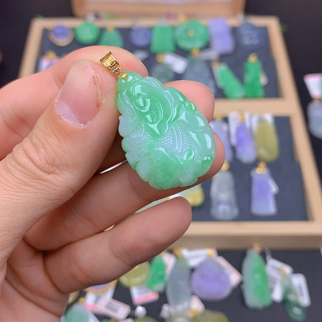 翡翠颈饰18K金镶嵌翡翠