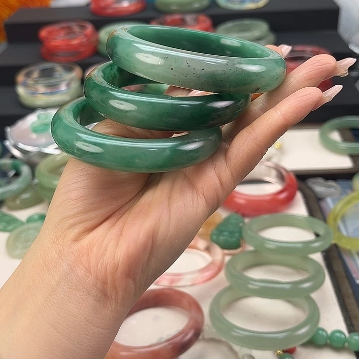 石英岩玉未镶嵌手镯