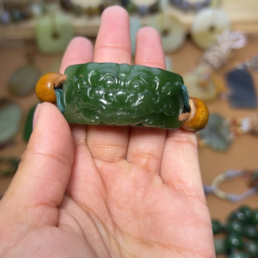 颈饰未镶嵌和田玉天*