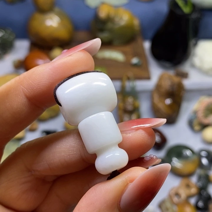 蛇纹石玉未镶嵌岫玉三通1.6