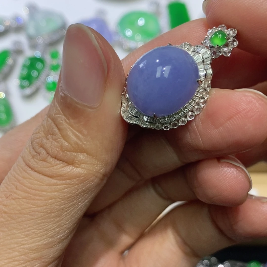 翡翠18K金镶嵌颈饰缅甸