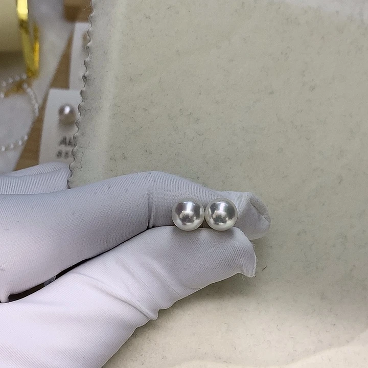 18K金镶嵌海水珍珠耳钉8-8.5