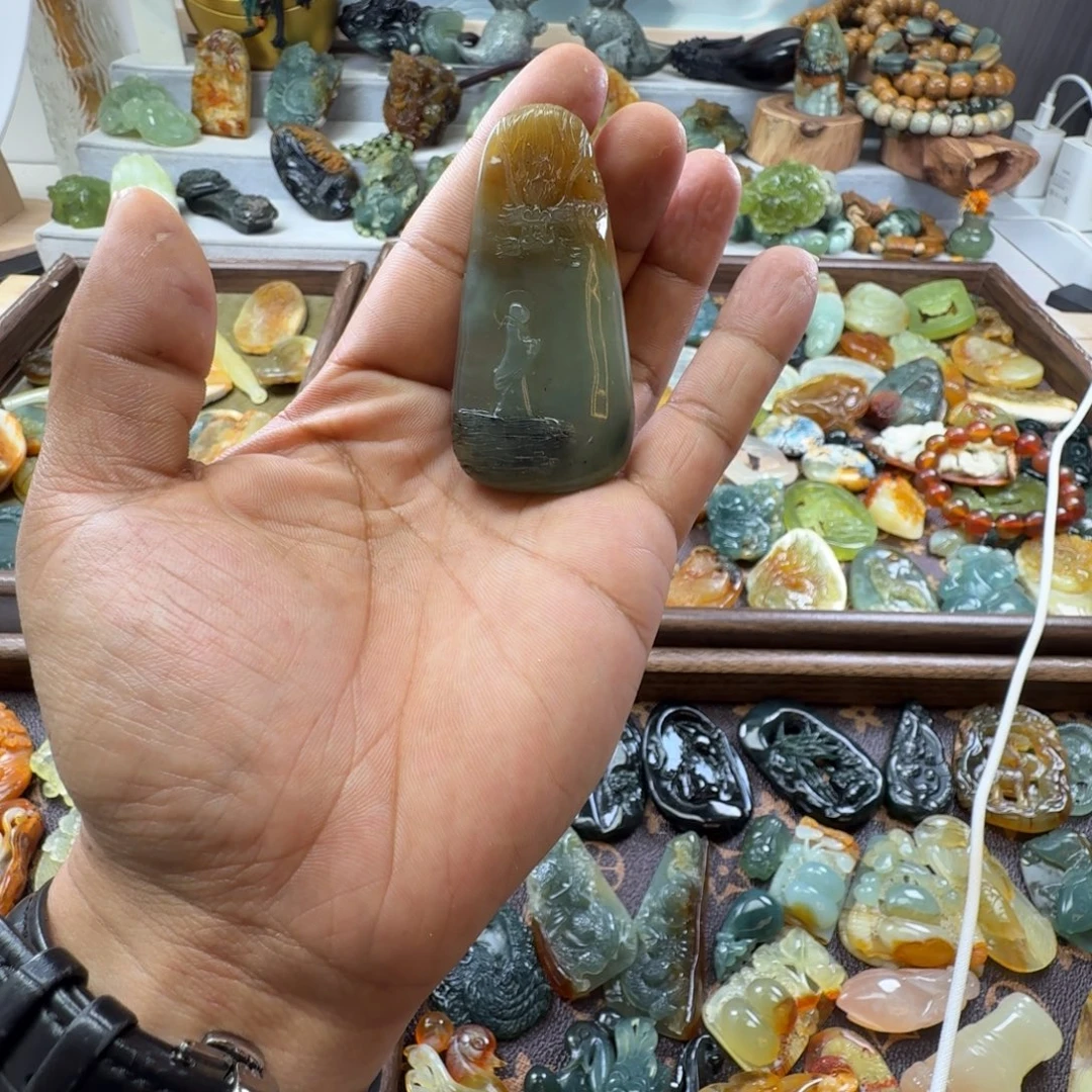 蛇纹石玉未镶嵌颈饰