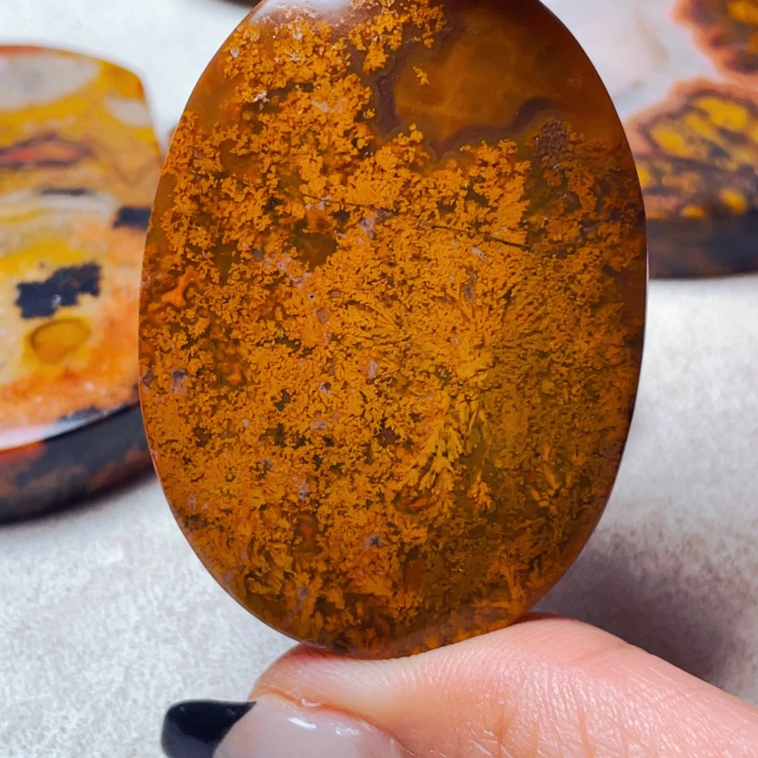 未镶嵌颈饰玛瑙/玉髓明*