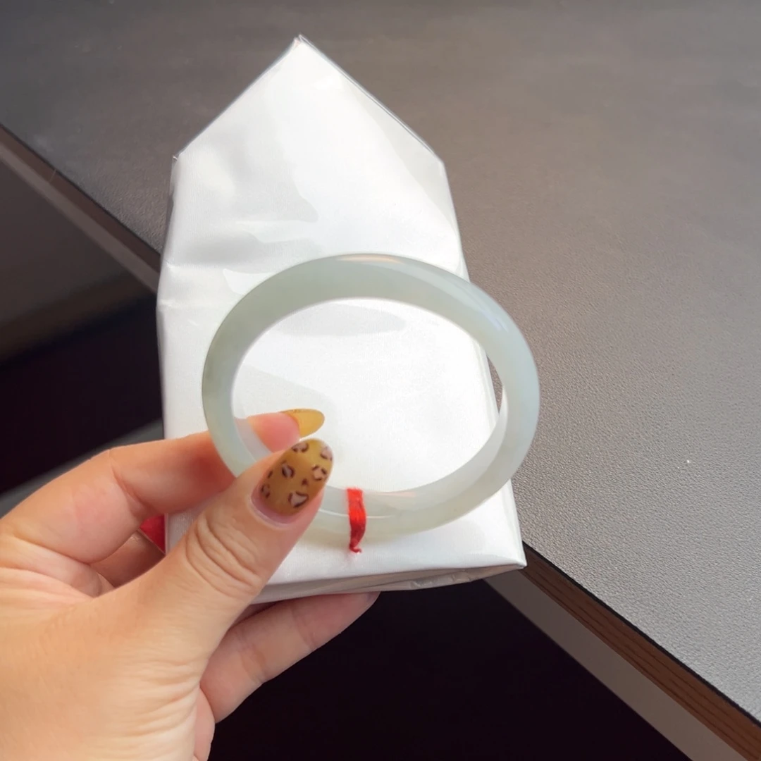 翡翠未镶嵌手镯55贵妃