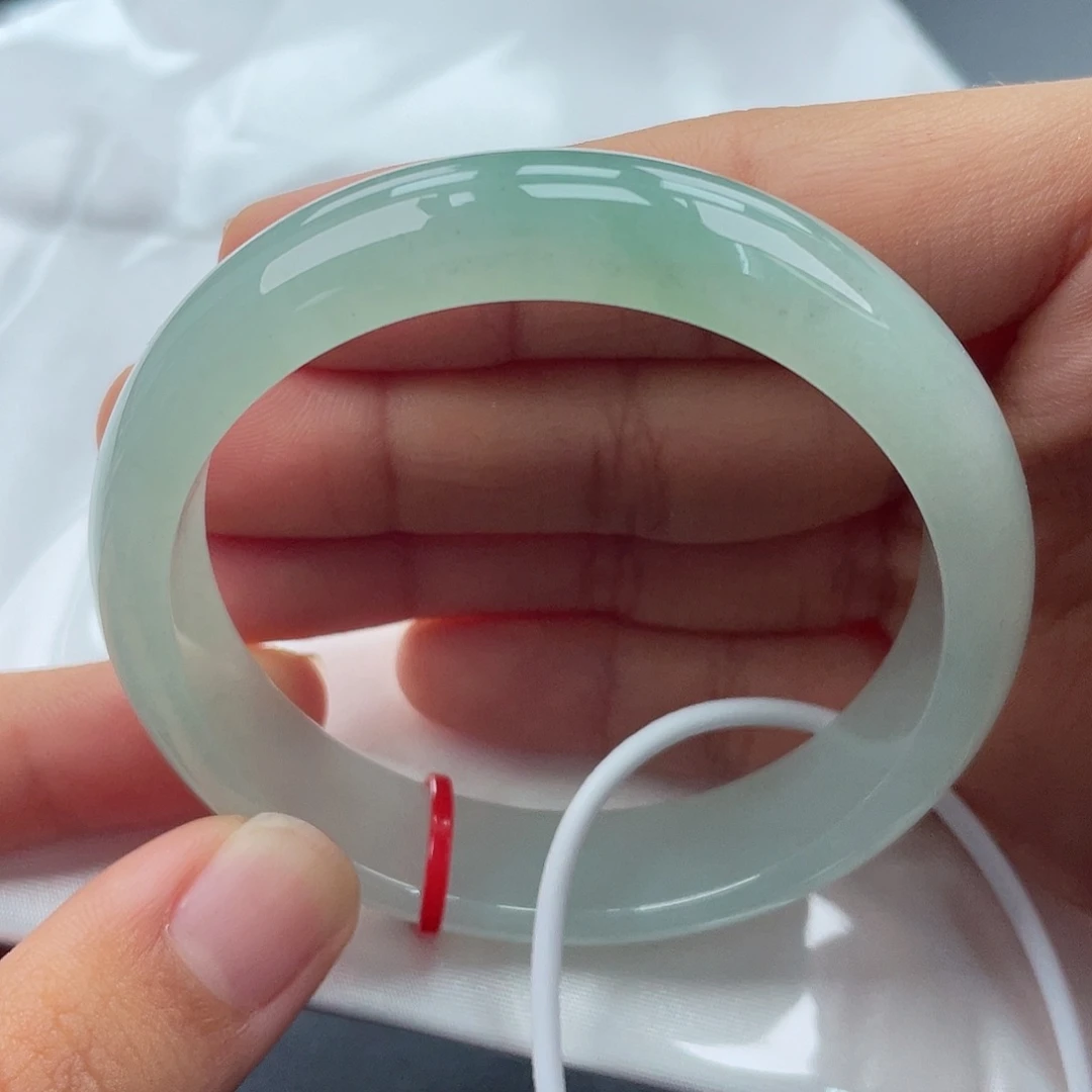 翡翠手镯未镶嵌正圈