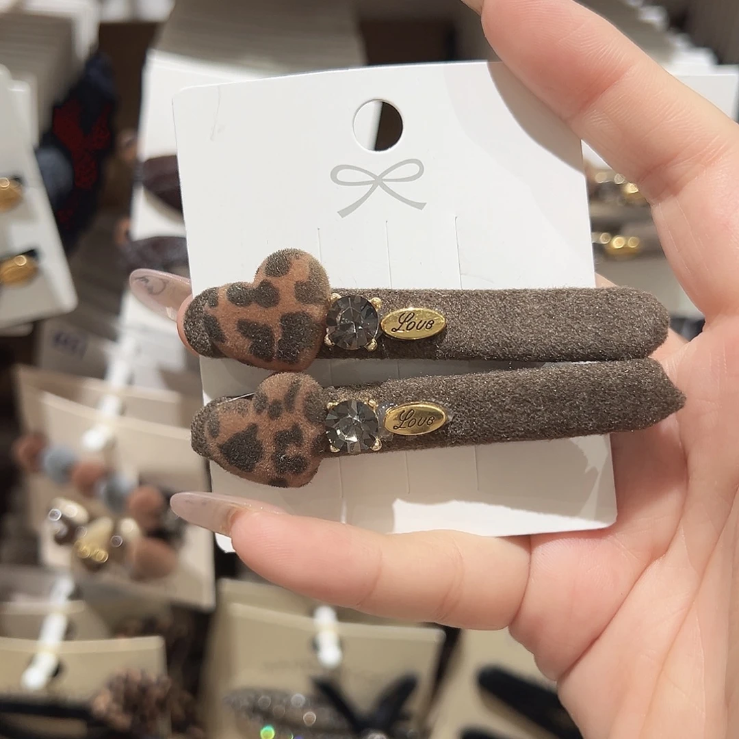 仿珍珠非金属深咖色豹纹爱心鸭夹