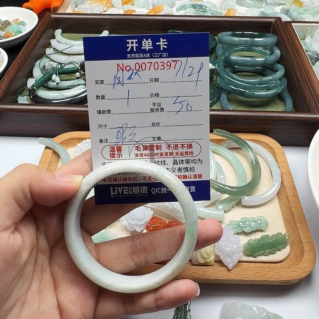 月***秋翡翠未镶嵌颈饰111111111111