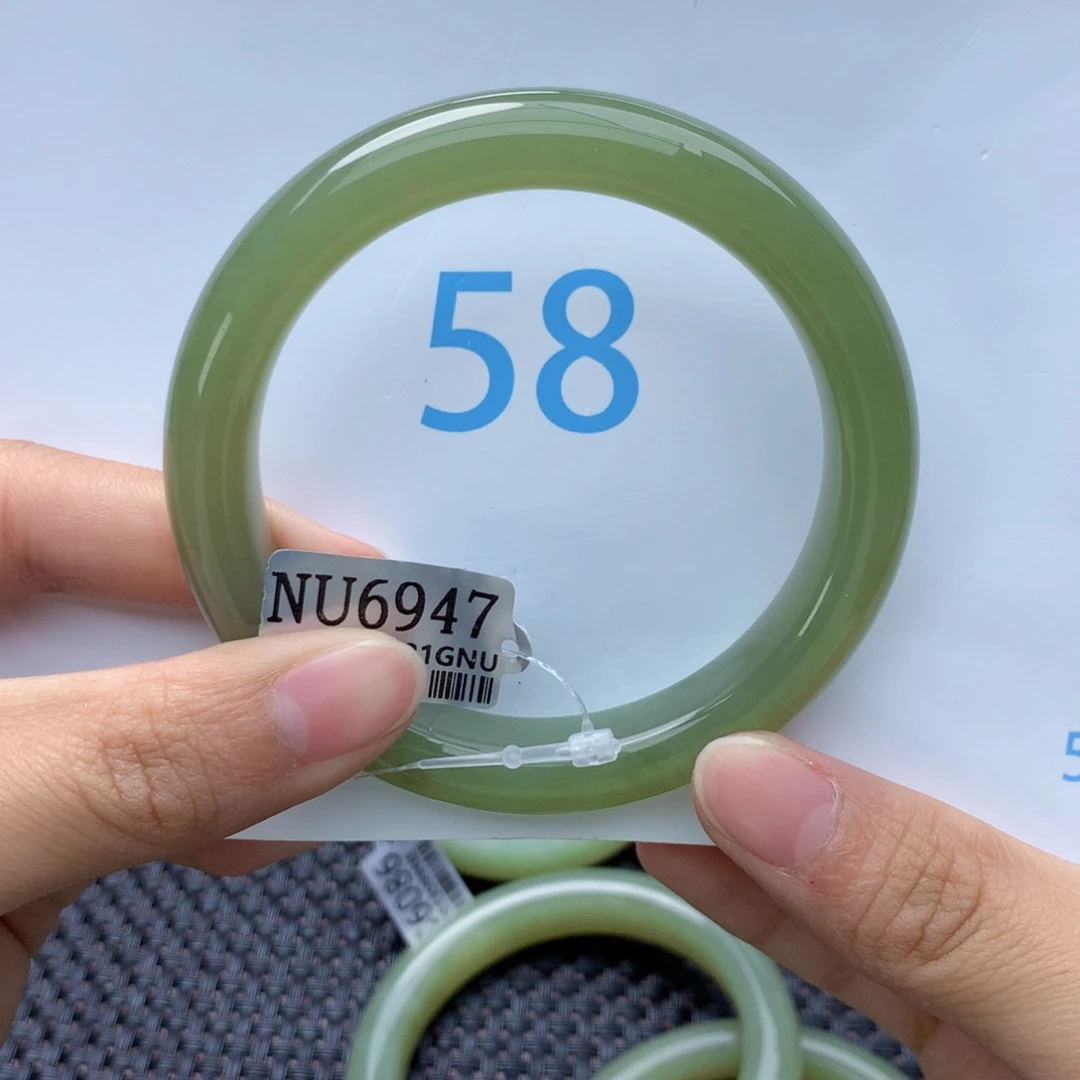 s***r未镶嵌手镯和田玉