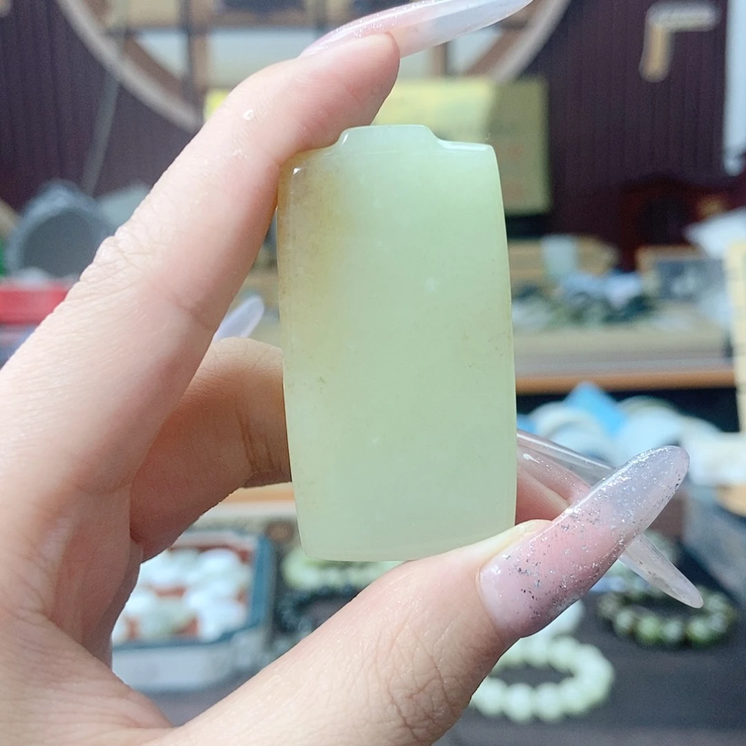 温***暖颈饰未镶嵌和田玉