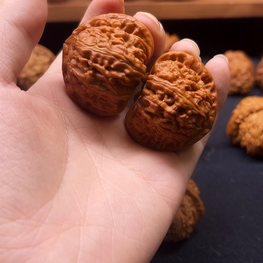 核桃把件三角白44自玩