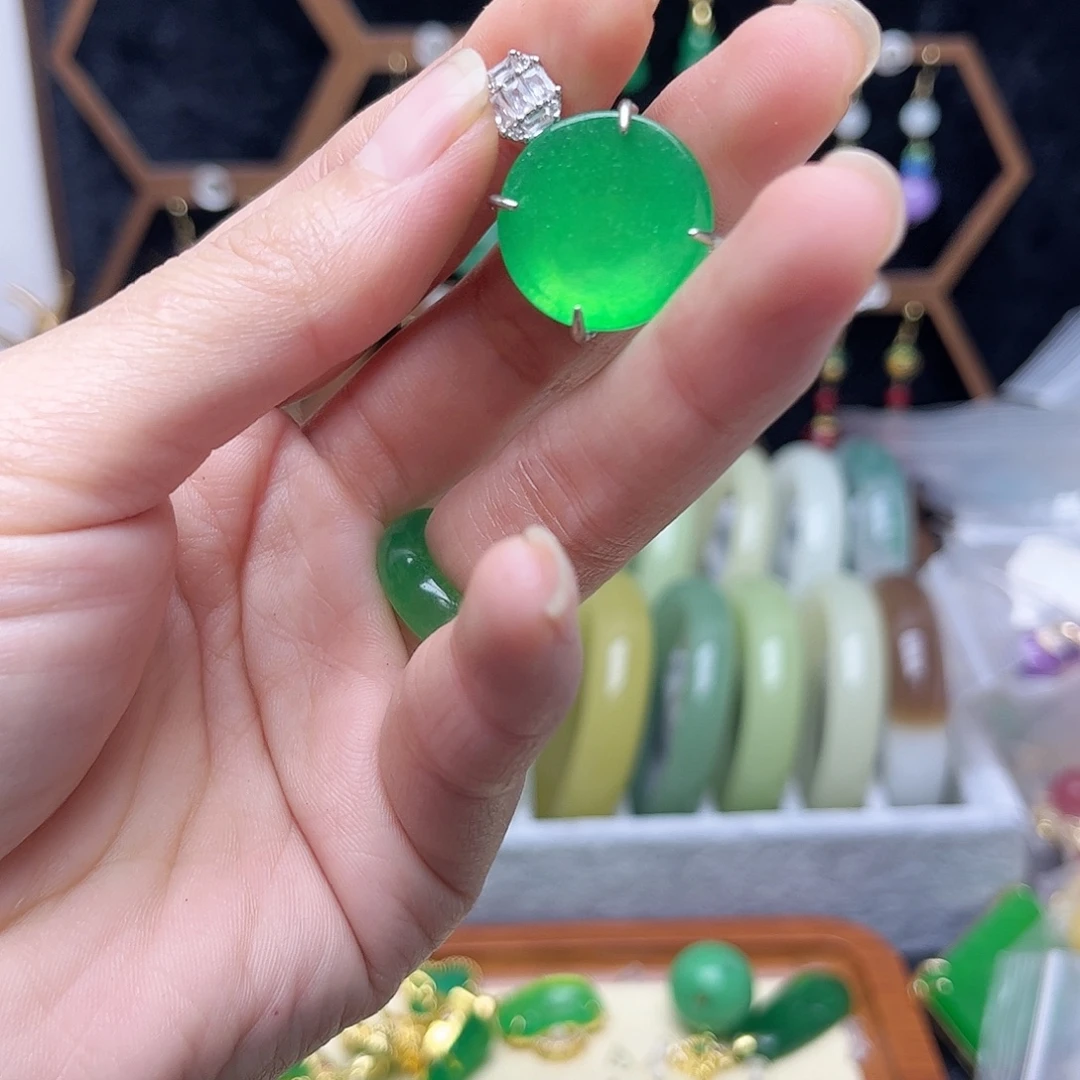 翡翠未镶嵌耳饰圆牌