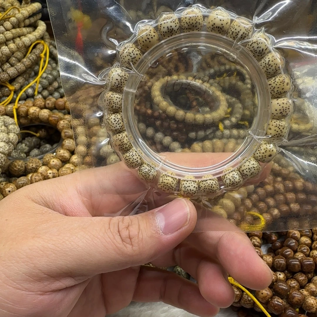 姜***傲吊坠星月菩提原生态10*9鸡油黄手串